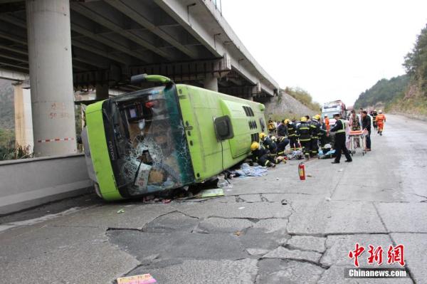 Guangxi's Nandan bus rollover 6 dead, 6 injured in the territory, in the cause of the accident is still under investigation